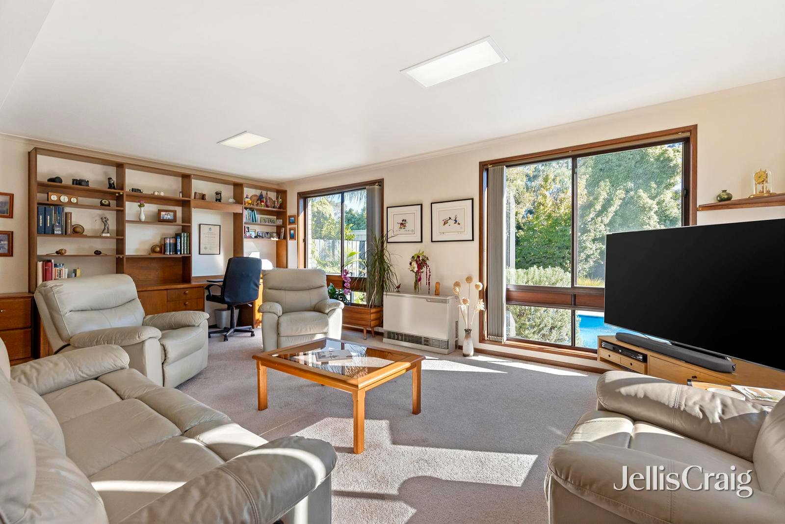 6 Gum Tree Close, Croydon image 6