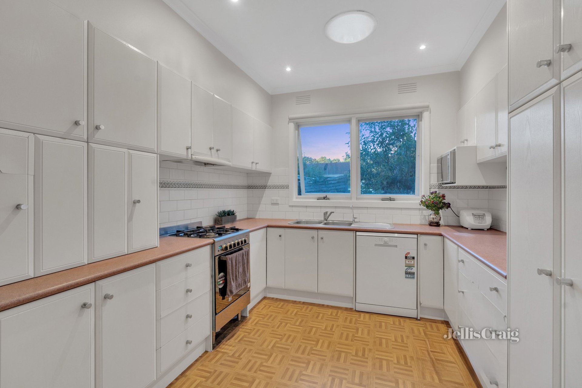 6 Gwynne Street, Mount Waverley image 2