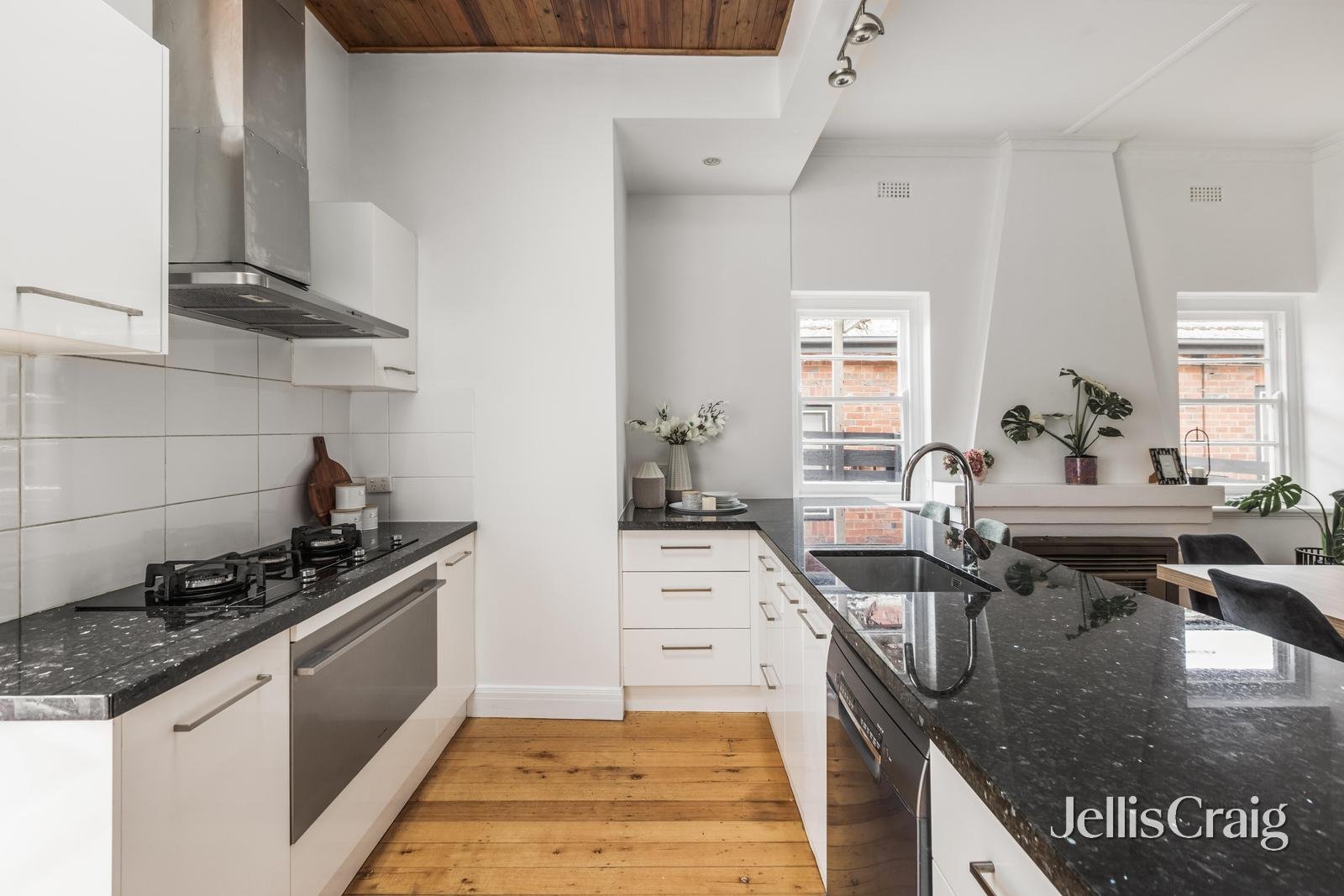 6 Hallcroft Place, Hawthorn&nbsp;East image 5