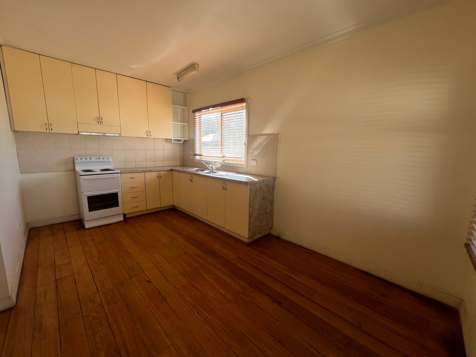 6 Hartley Road, Croydon image 3