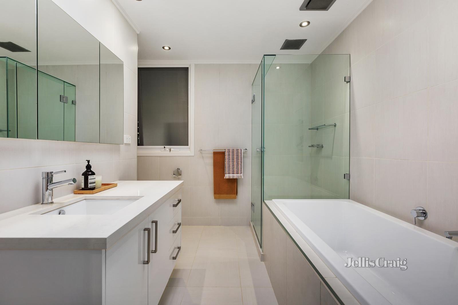 6 Heddon Court, Eltham image 8