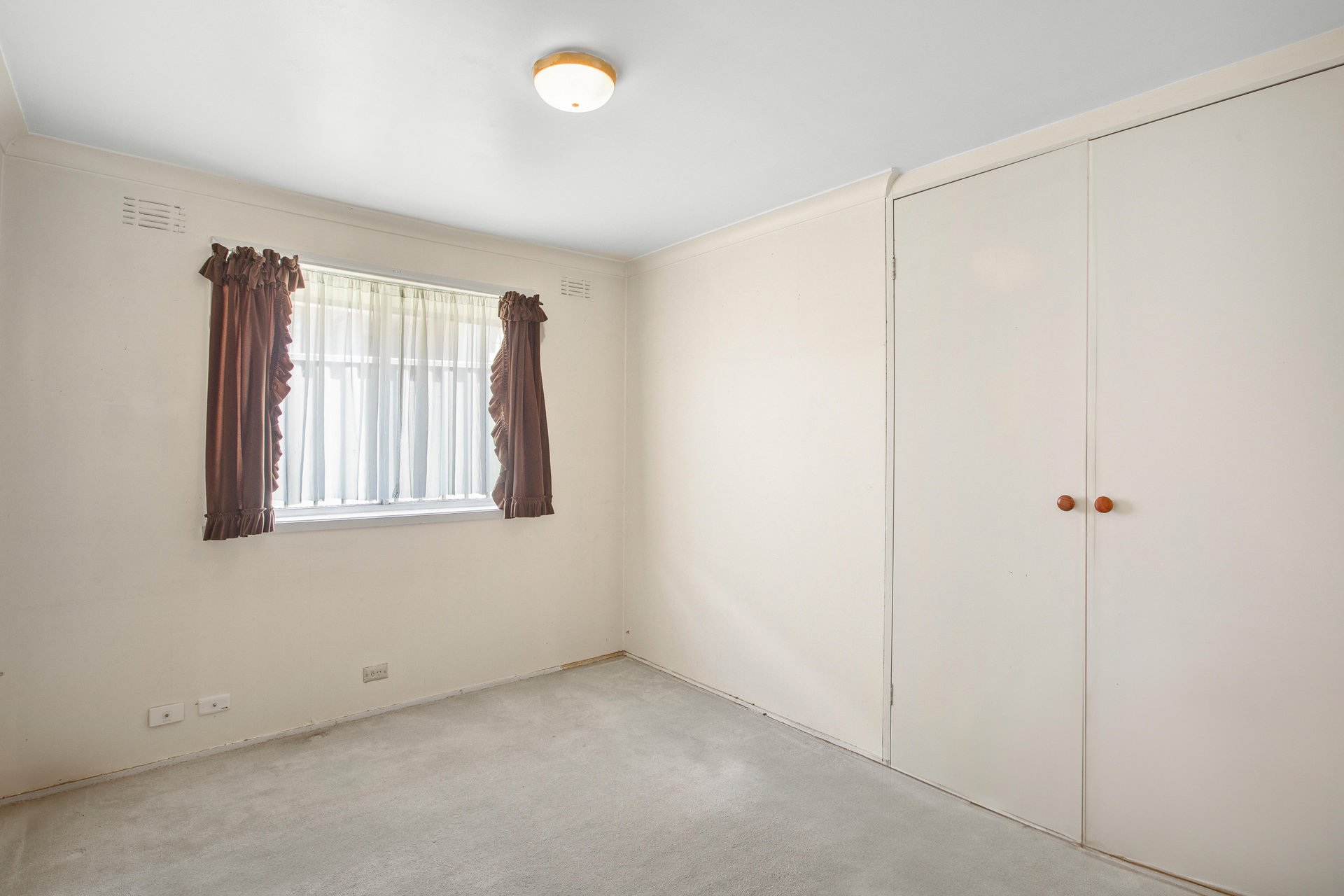 Property Gallery Thumbnail 6