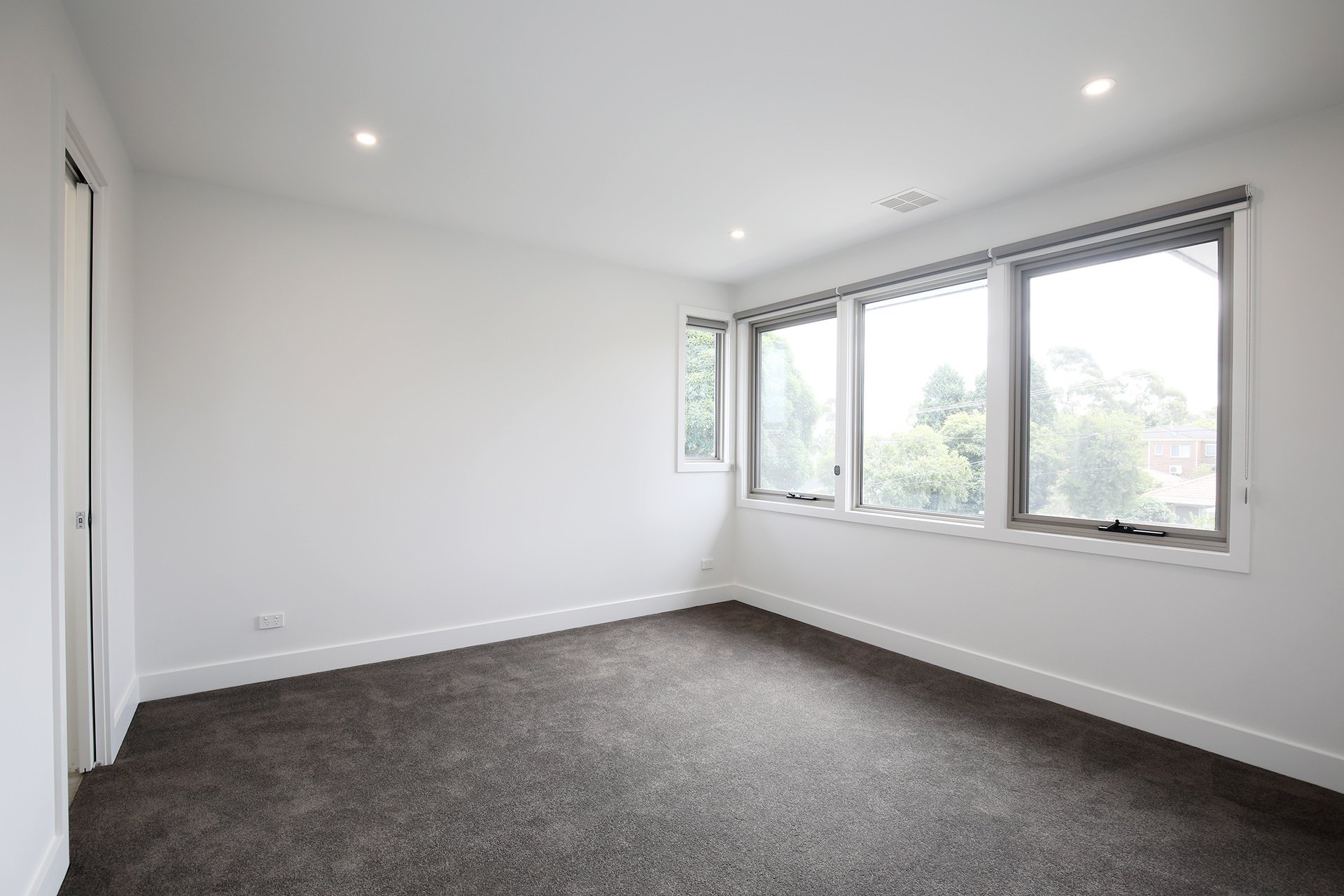 6 Highfield Road, Doncaster East image 7