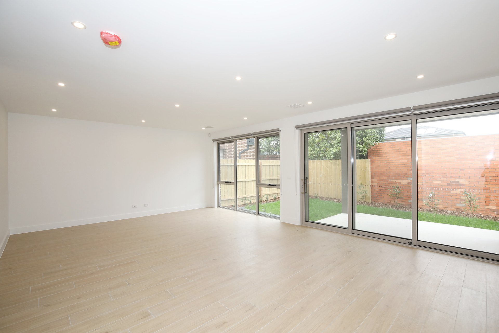 6 Highfield Road, Doncaster East image 4
