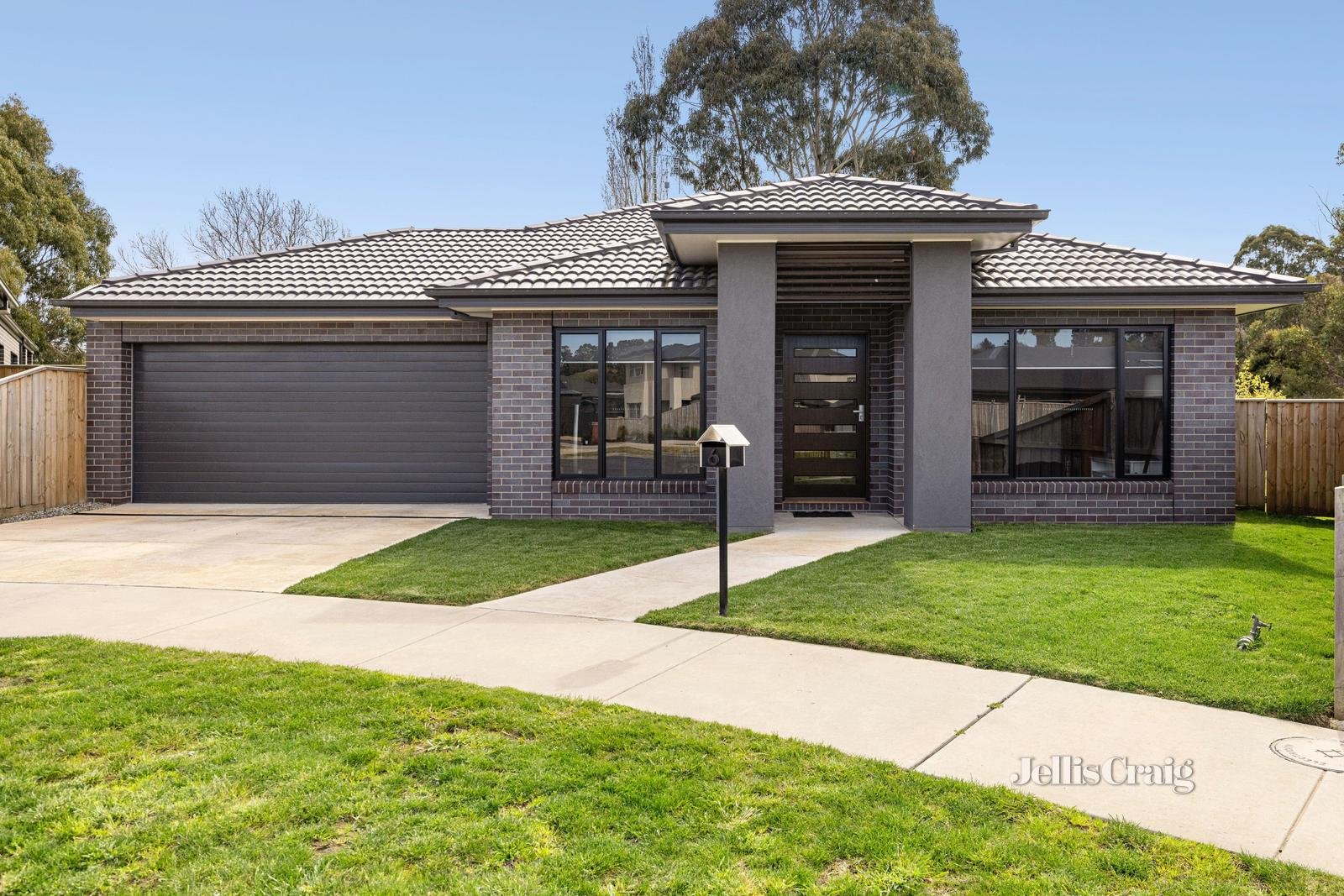 6 Hugo Place, Brown Hill image 1
