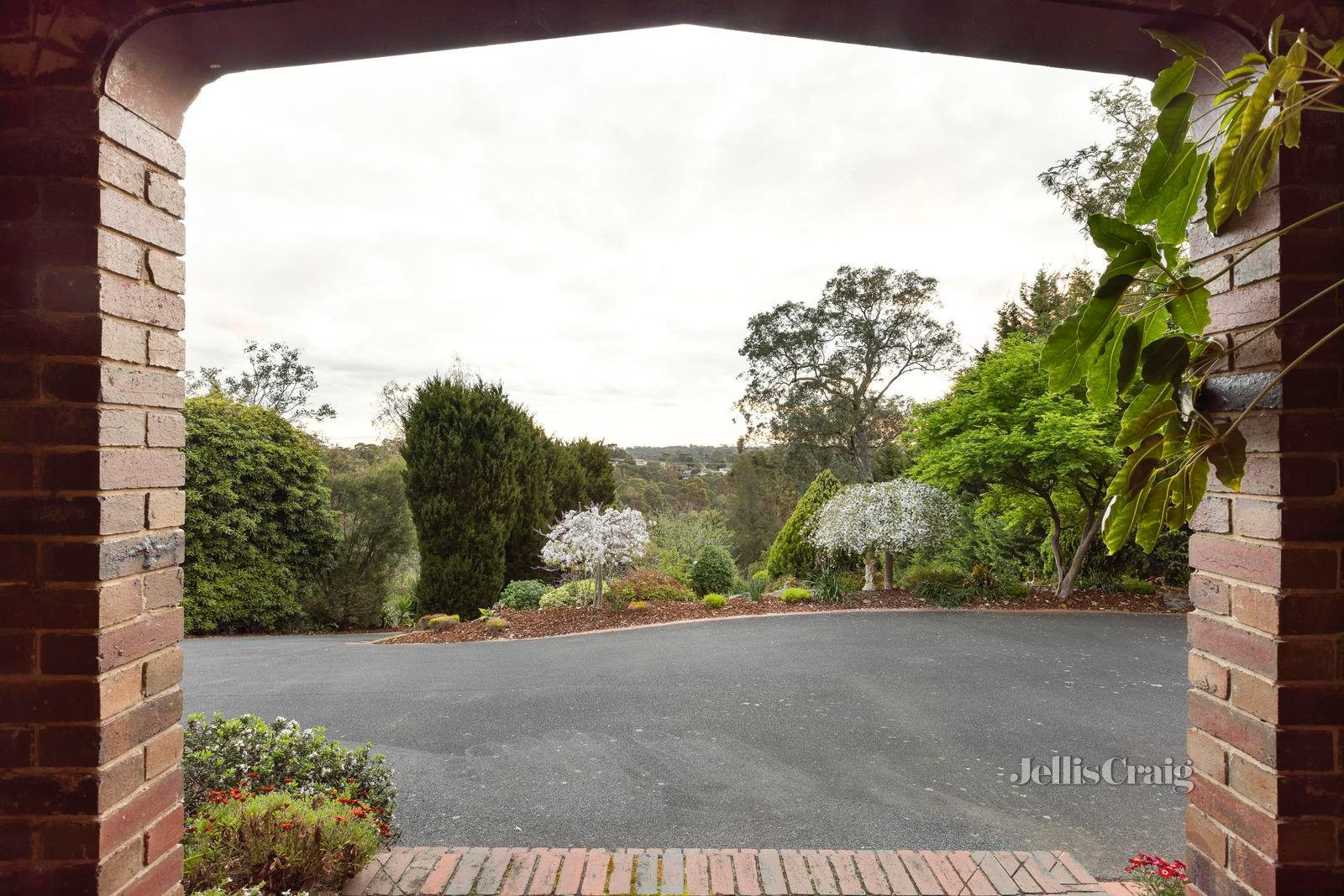 6 Huntingfield Court, Eltham image 4