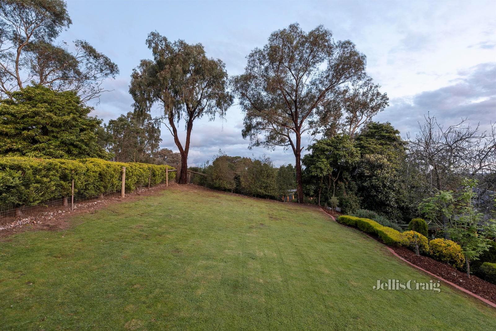 6 Huntingfield Court, Eltham image 21