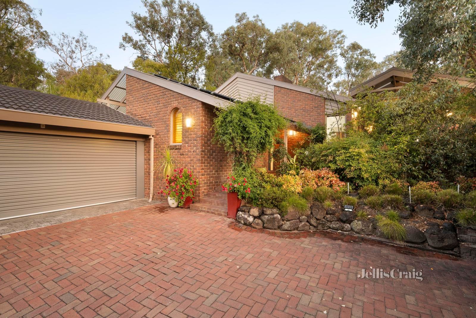 6 Ibsley Square, Eltham image 1