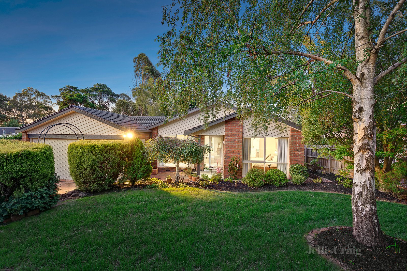 6 Janson Court, Croydon North image 1