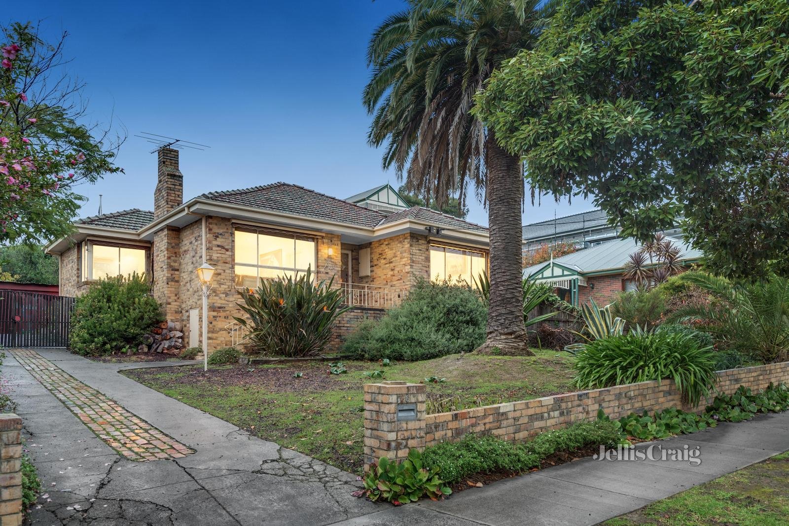 6 Jubilee Street, Mount Waverley image 1