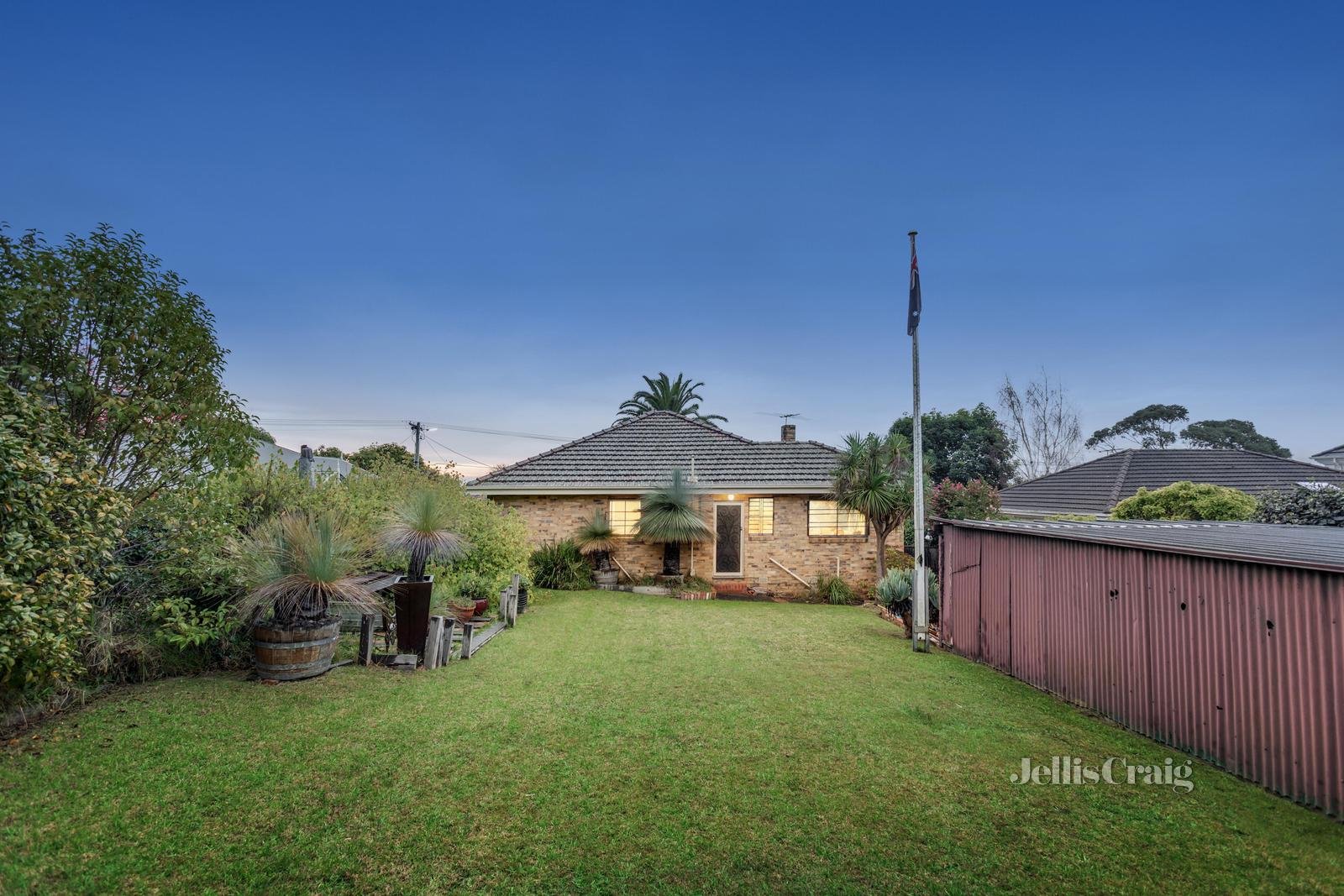 6 Jubilee Street, Mount Waverley image 12