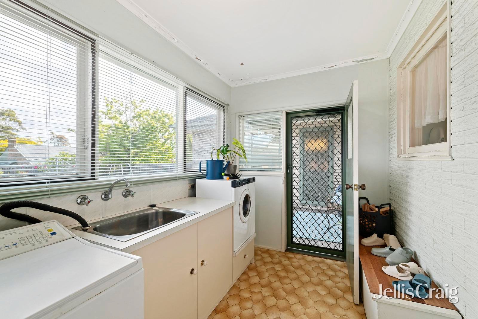 6 Julie Road, Croydon image 13