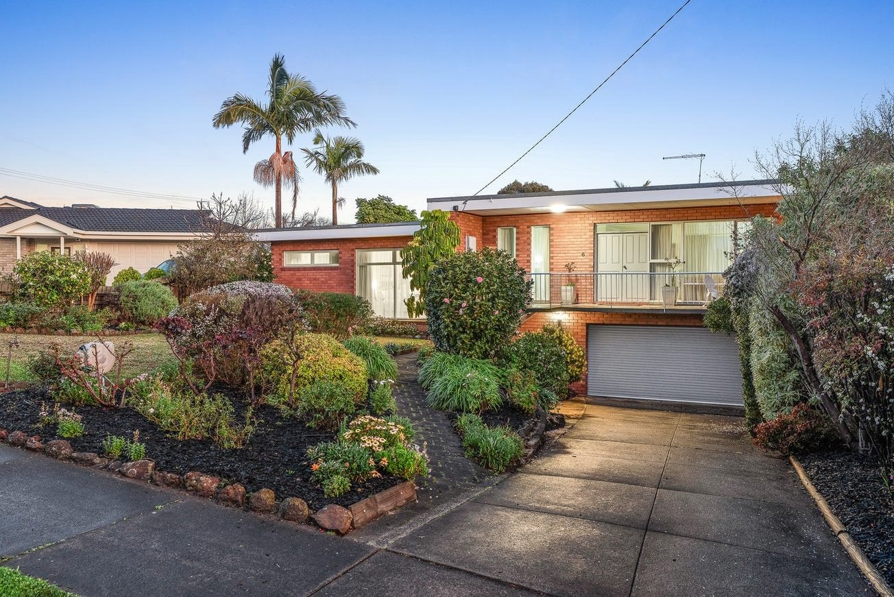 6 Kauri Court, Doncaster East image 1