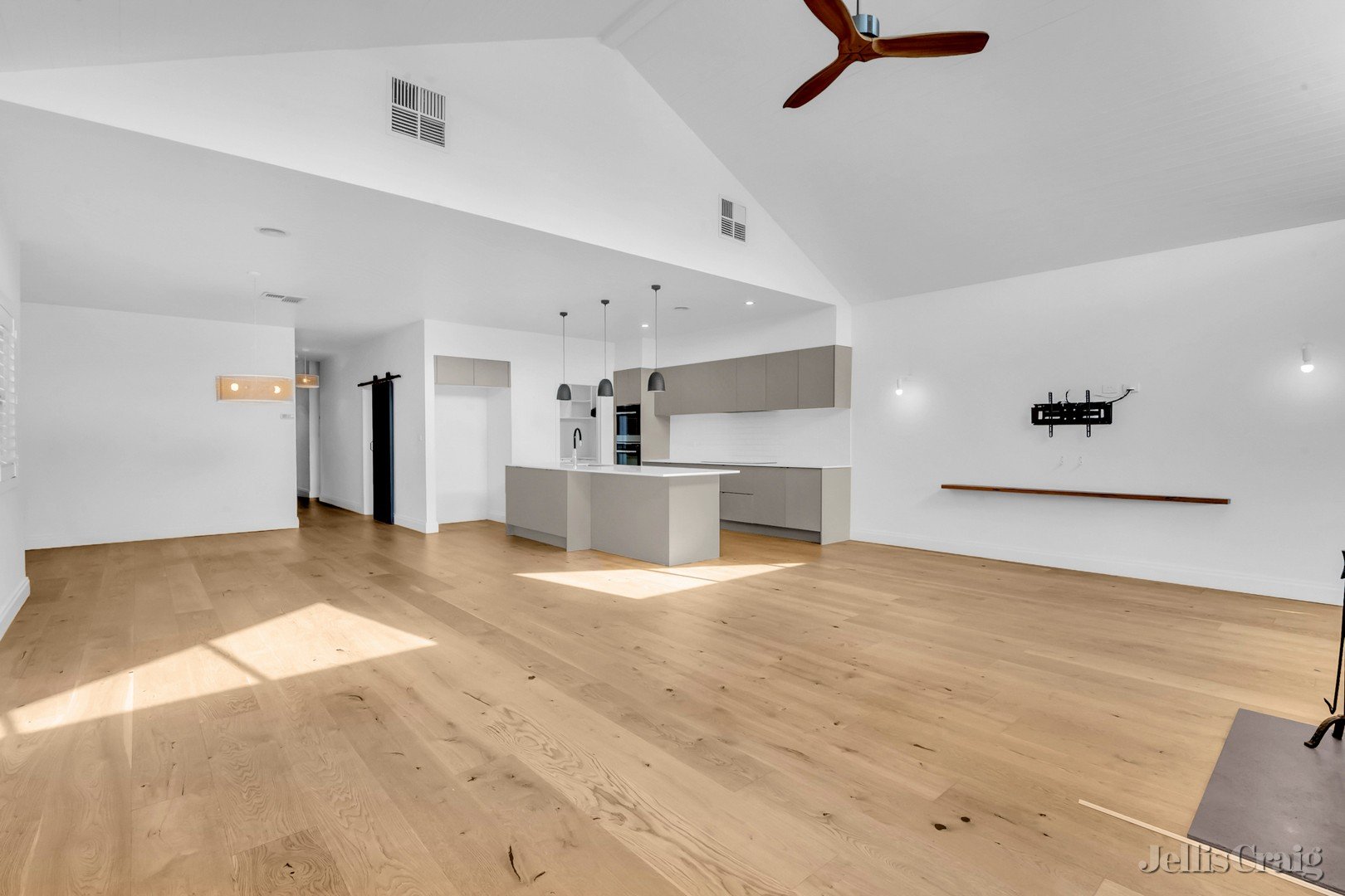 6 Kent Road, Pascoe Vale image 2