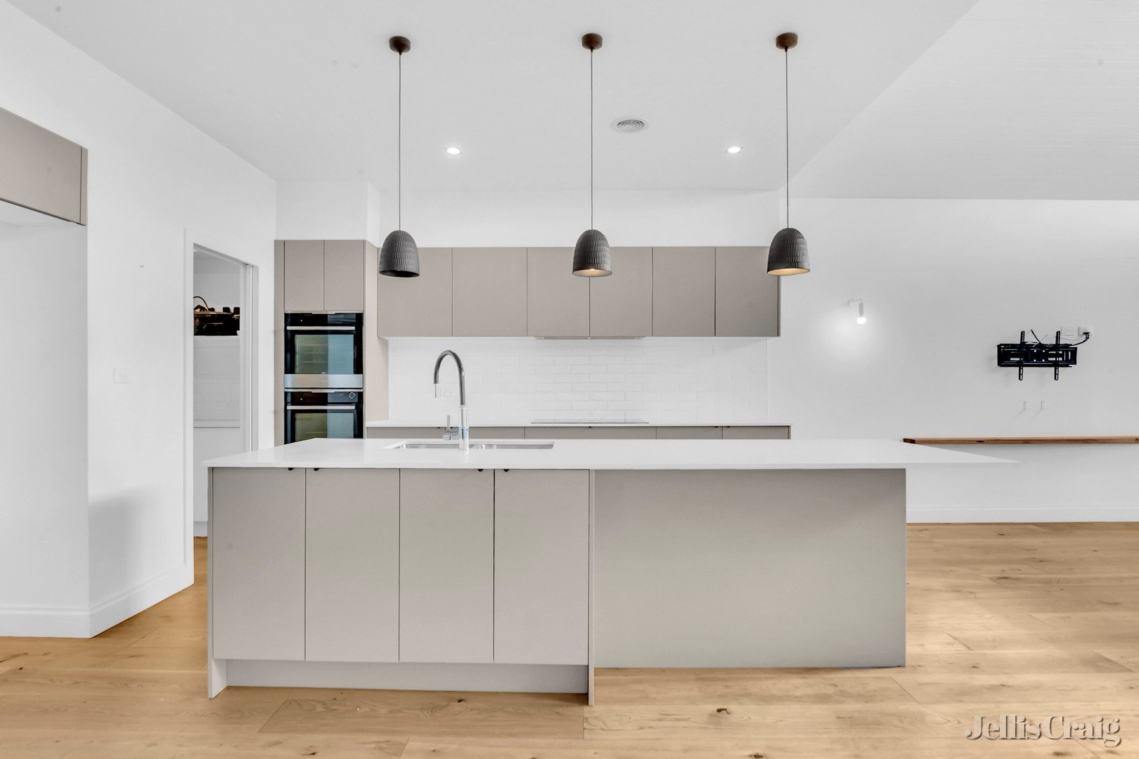 6 Kent Road, Pascoe Vale image 5