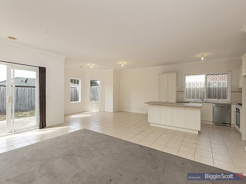 6 Kerford Crescent, Point Cook image 3