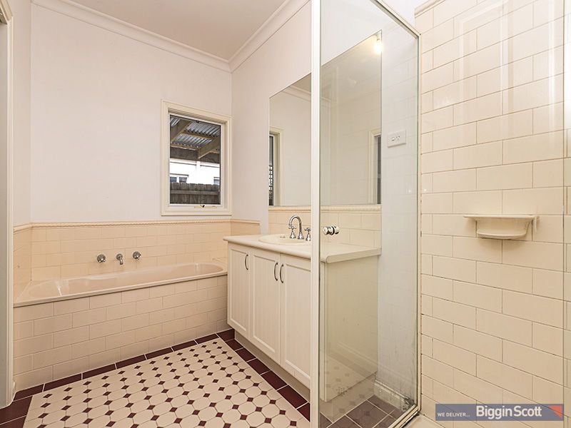 6 Kerford Crescent, Point Cook image 6