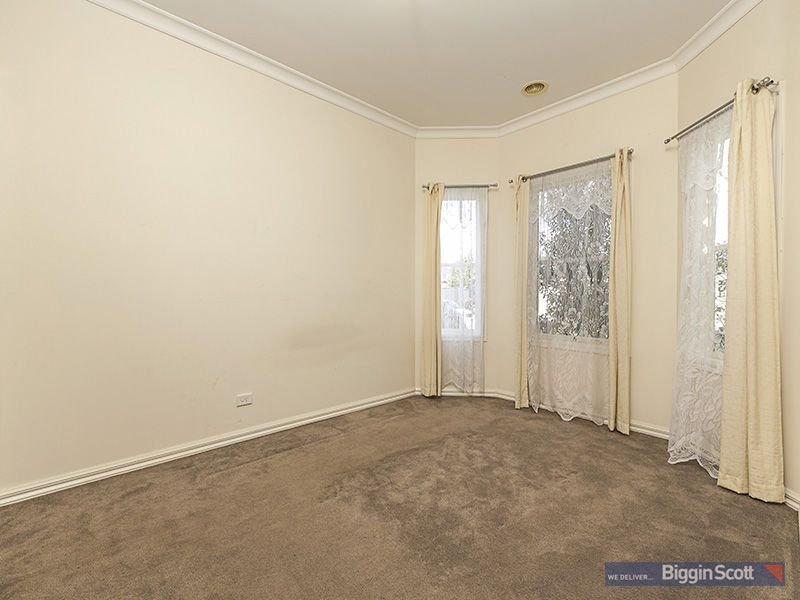 6 Kerford Crescent, Point Cook image 7