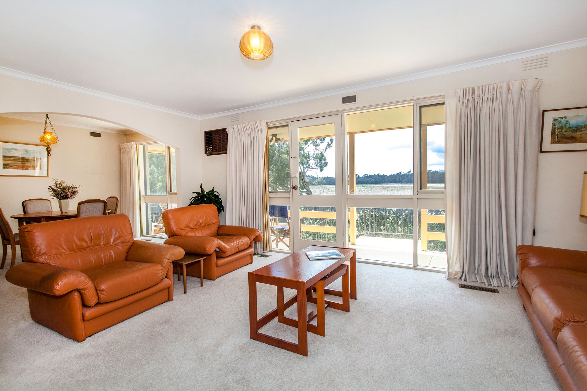 6 Knights Drive, Glen Waverley image 2