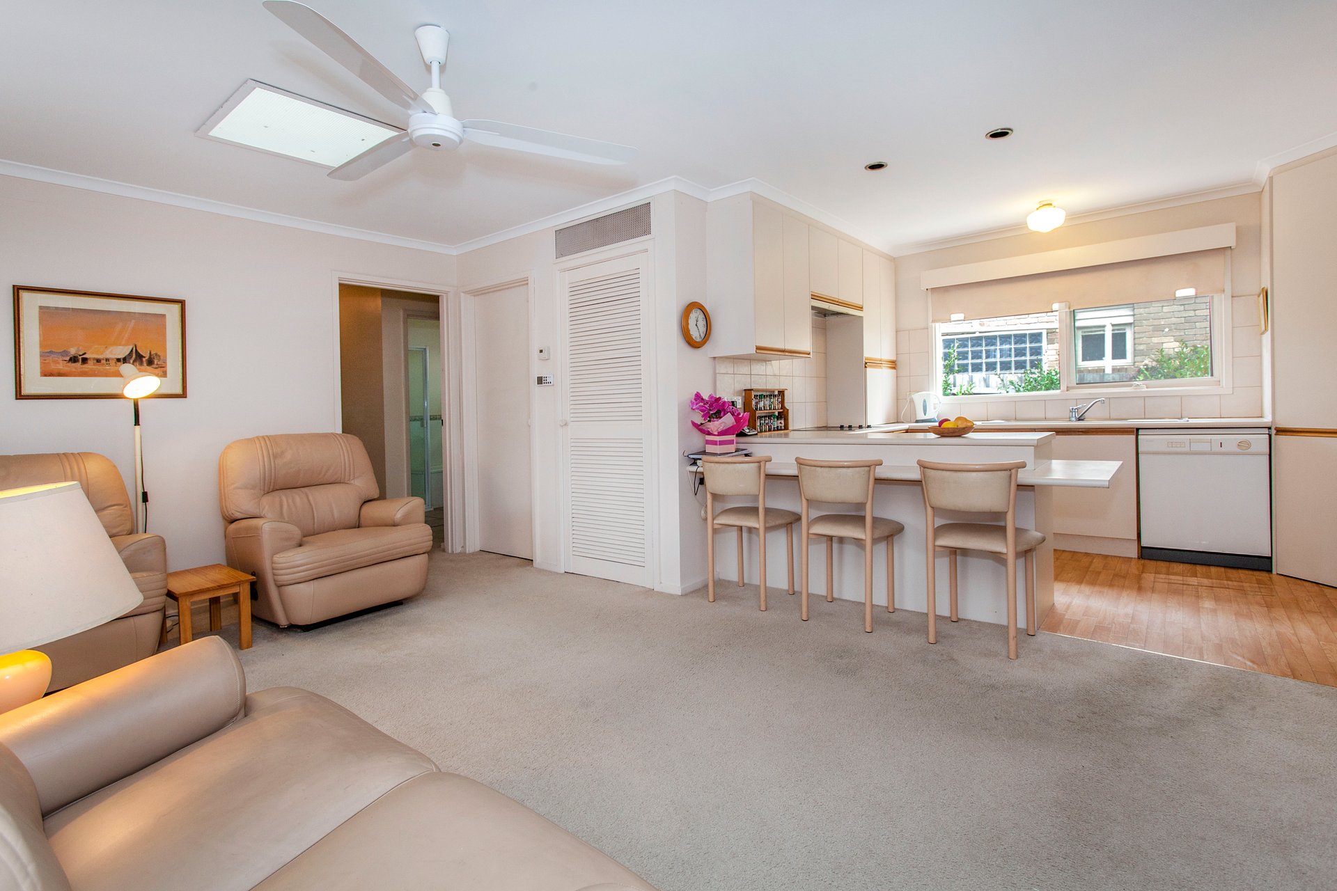 6 Knights Drive, Glen Waverley image 4