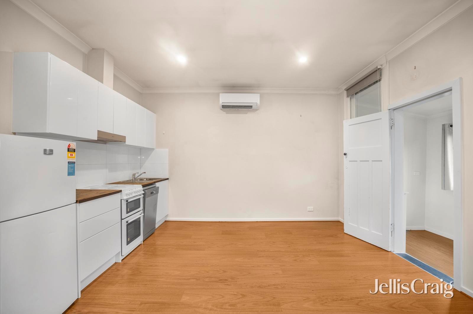 6 La Trobe Street, Redan image 2