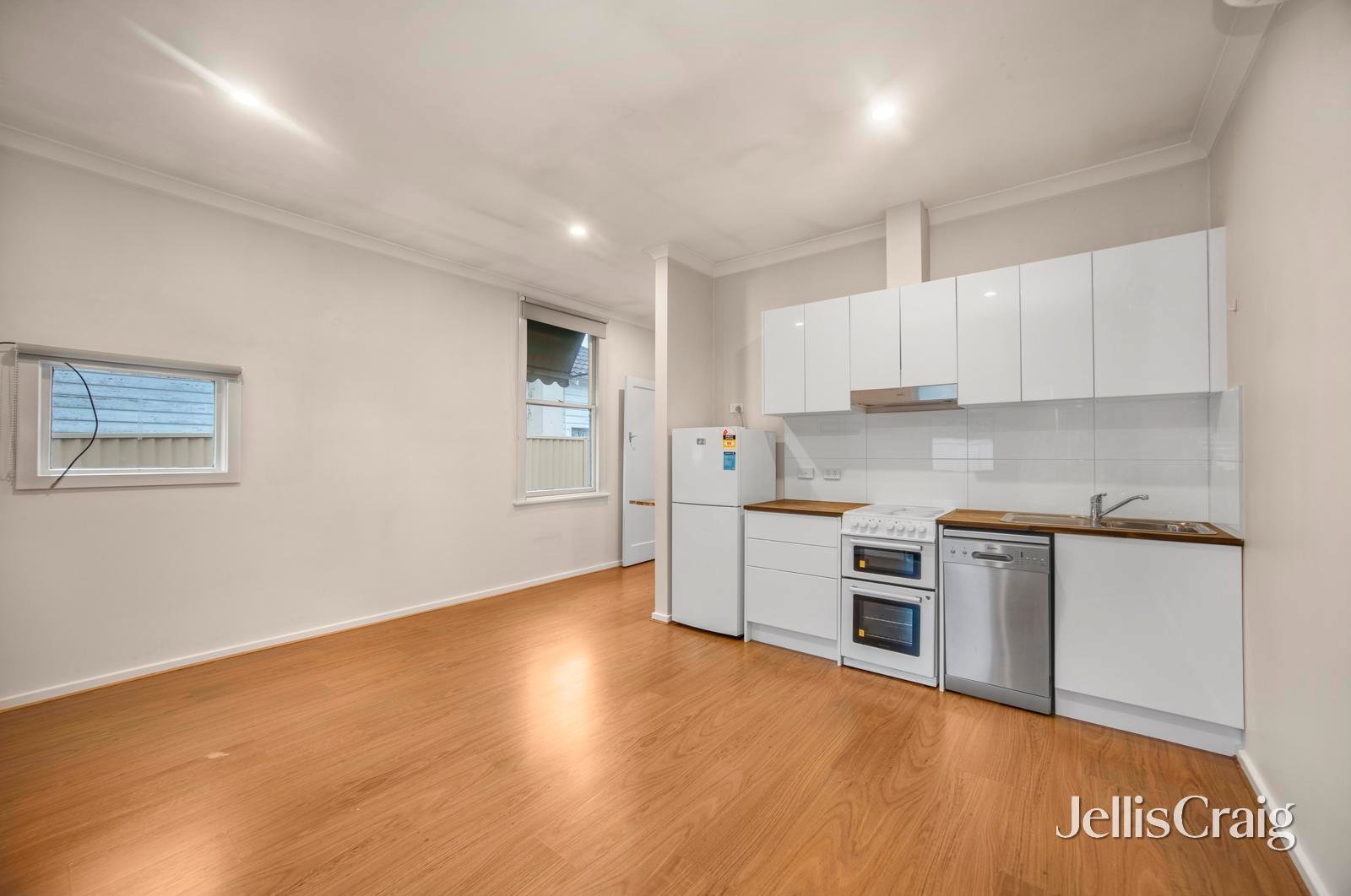 6 La Trobe Street, Redan image 3