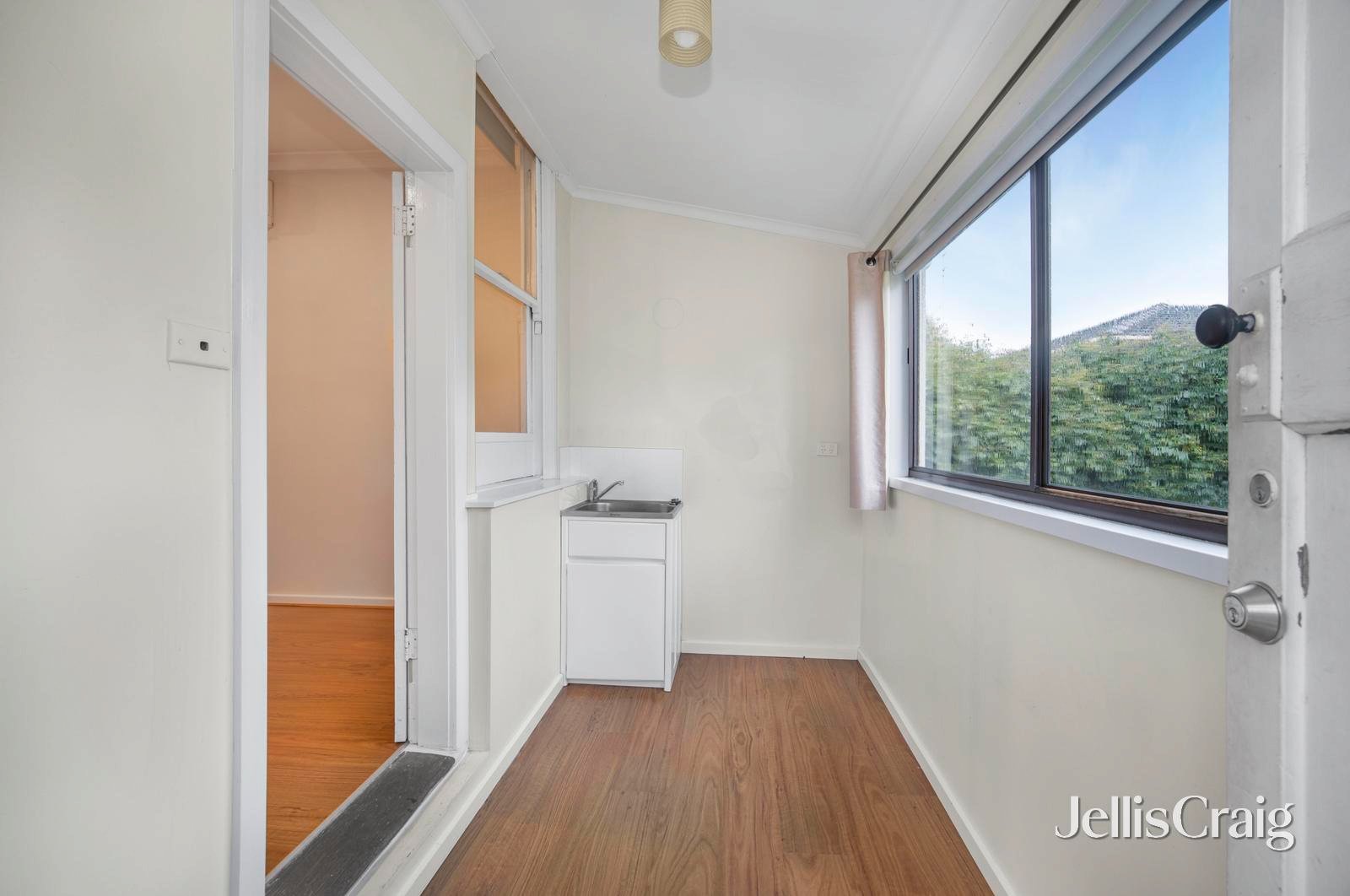 6 La Trobe Street, Redan image 6