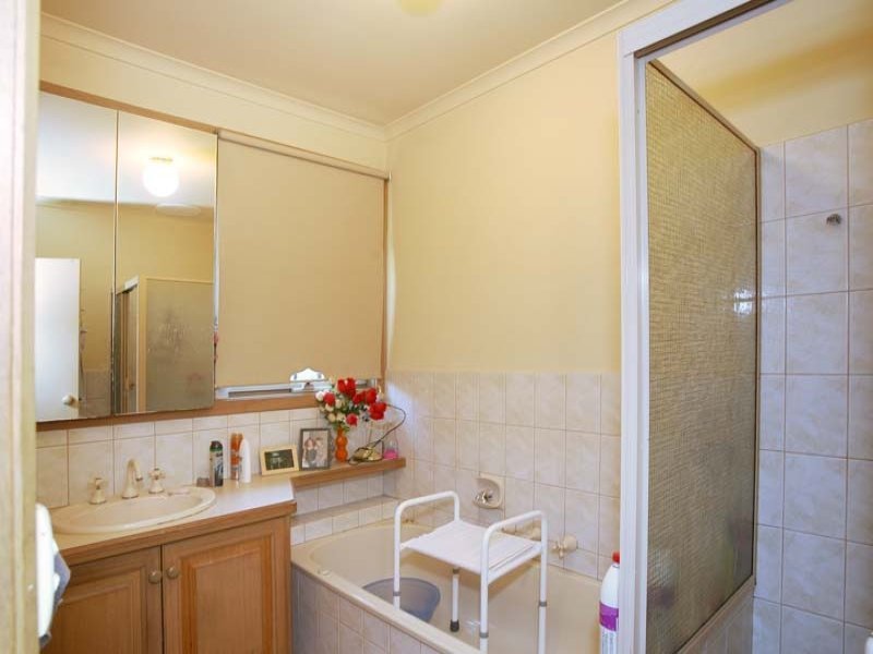 6 Lalwa Street, Blackburn image 4