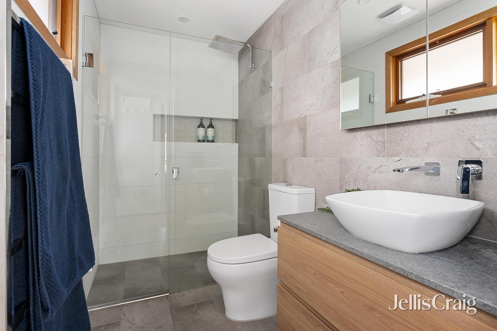 6 Lamorna Court, Eltham image 7