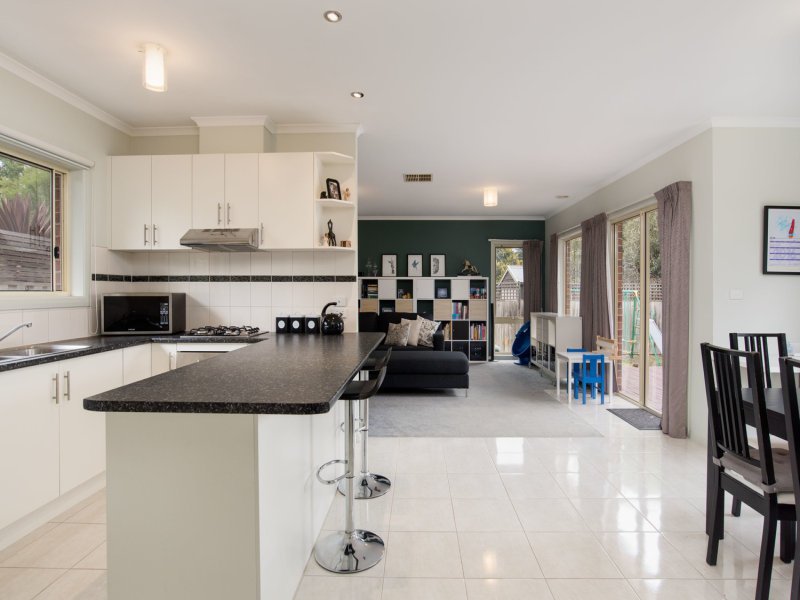 6 Lancaster Road, Mooroolbark image 2