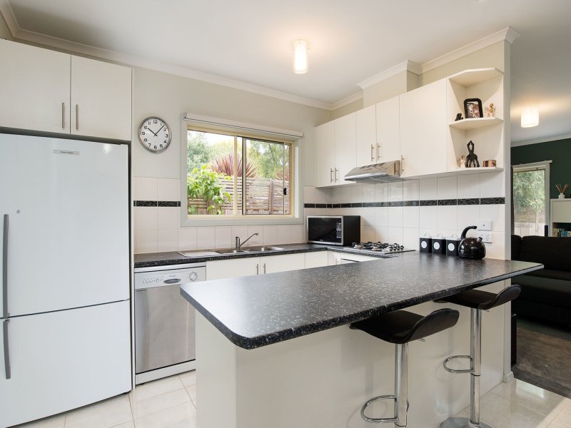 6 Lancaster Road, Mooroolbark image 3