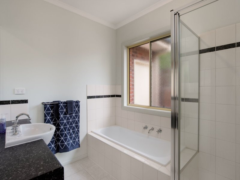 6 Lancaster Road, Mooroolbark image 10