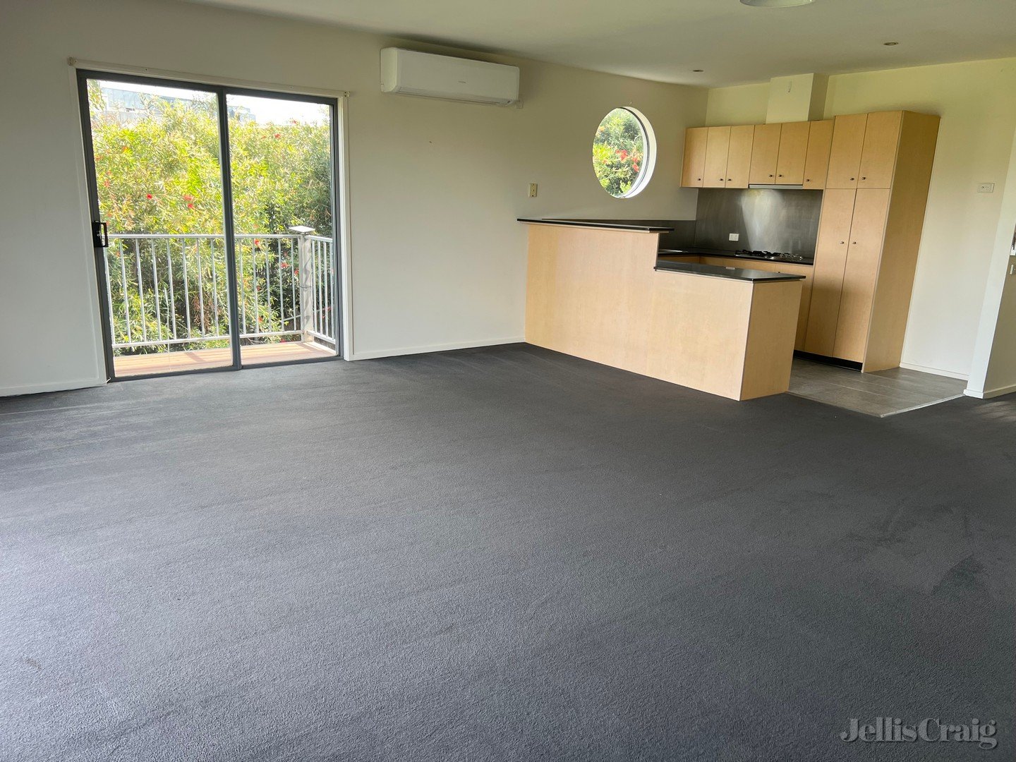 6 Levien Lane, Footscray image 3