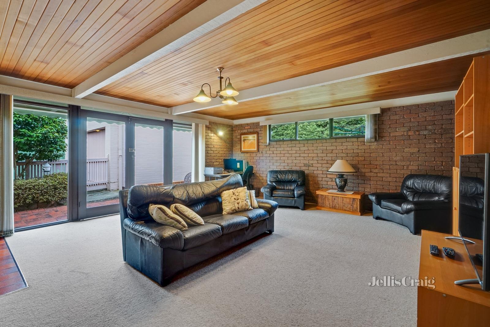 6 Lewton Road, Mount Waverley image 5