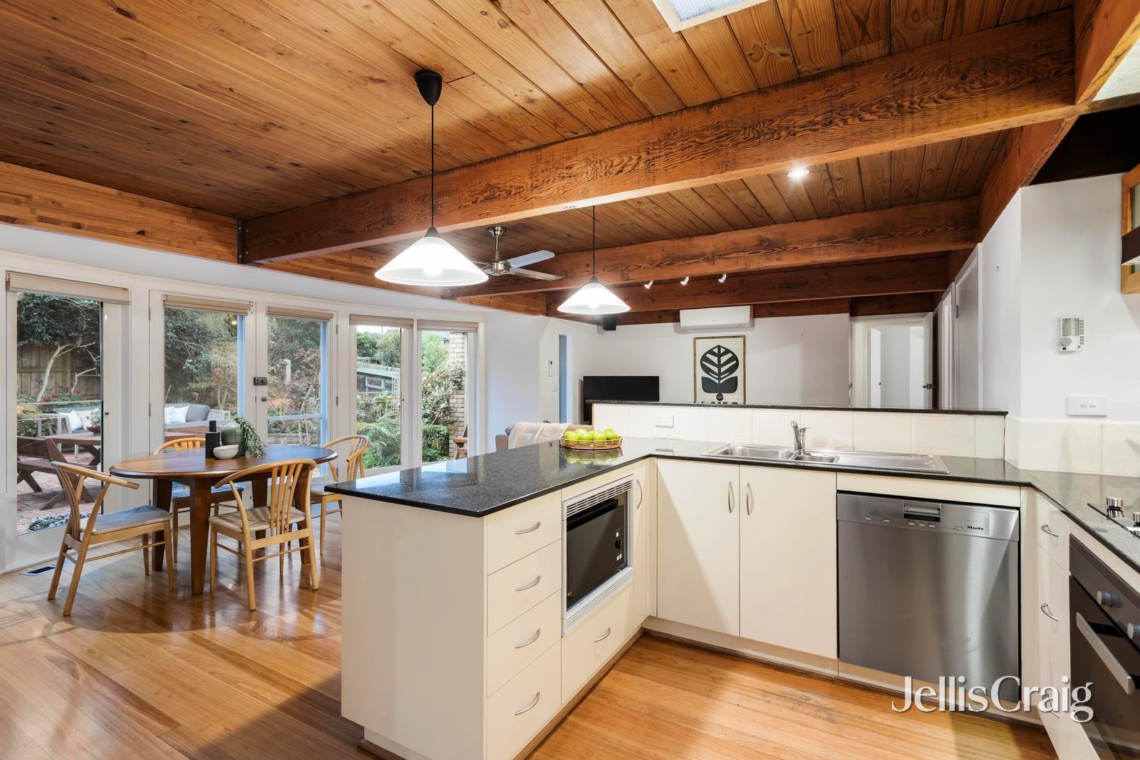 6 Leyte Close, Doncaster image 2