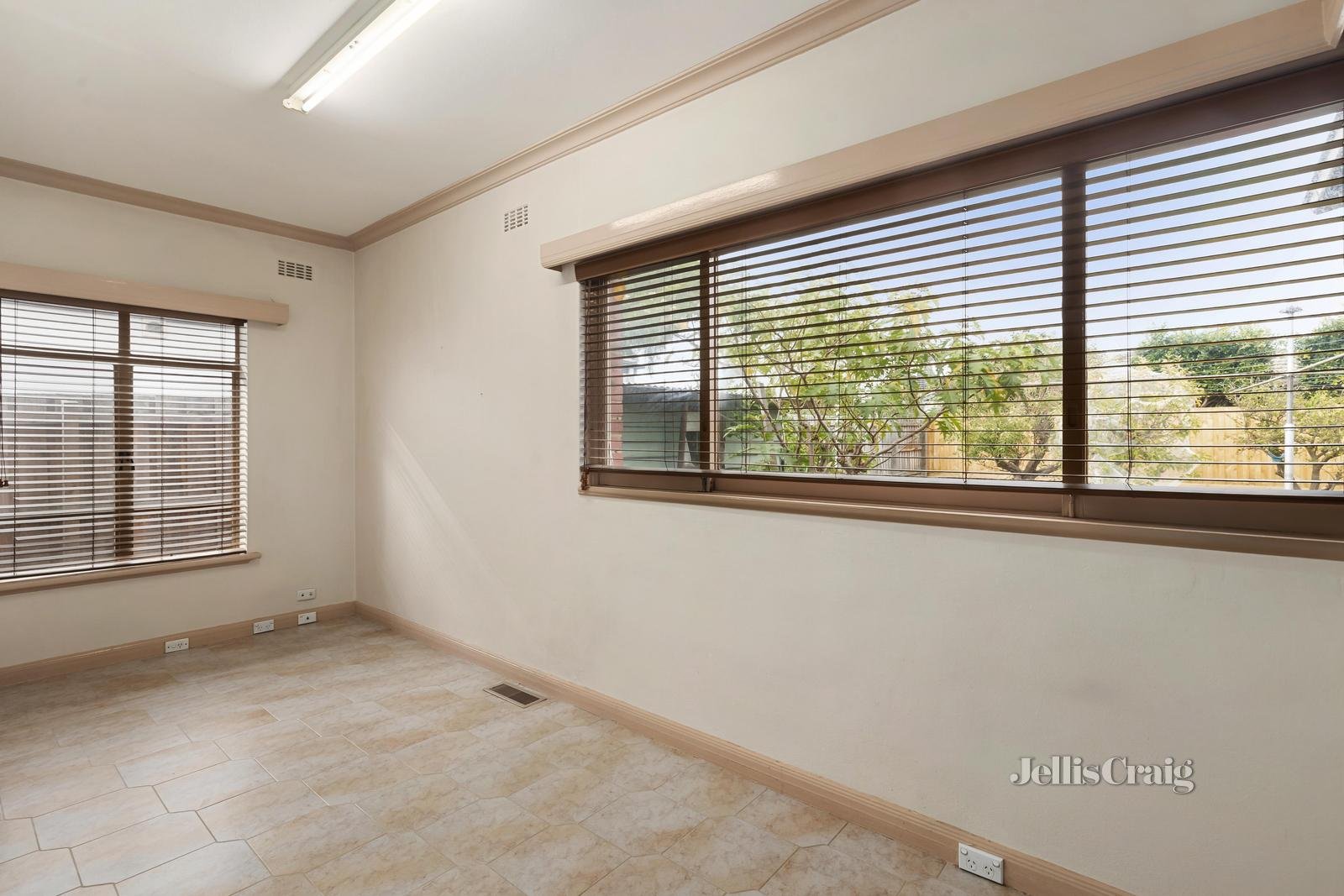 6 Lindsay Street, Bentleigh image 8