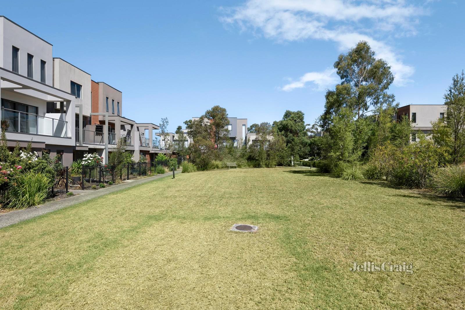 6 Lithgow Way, Mooroolbark image 11