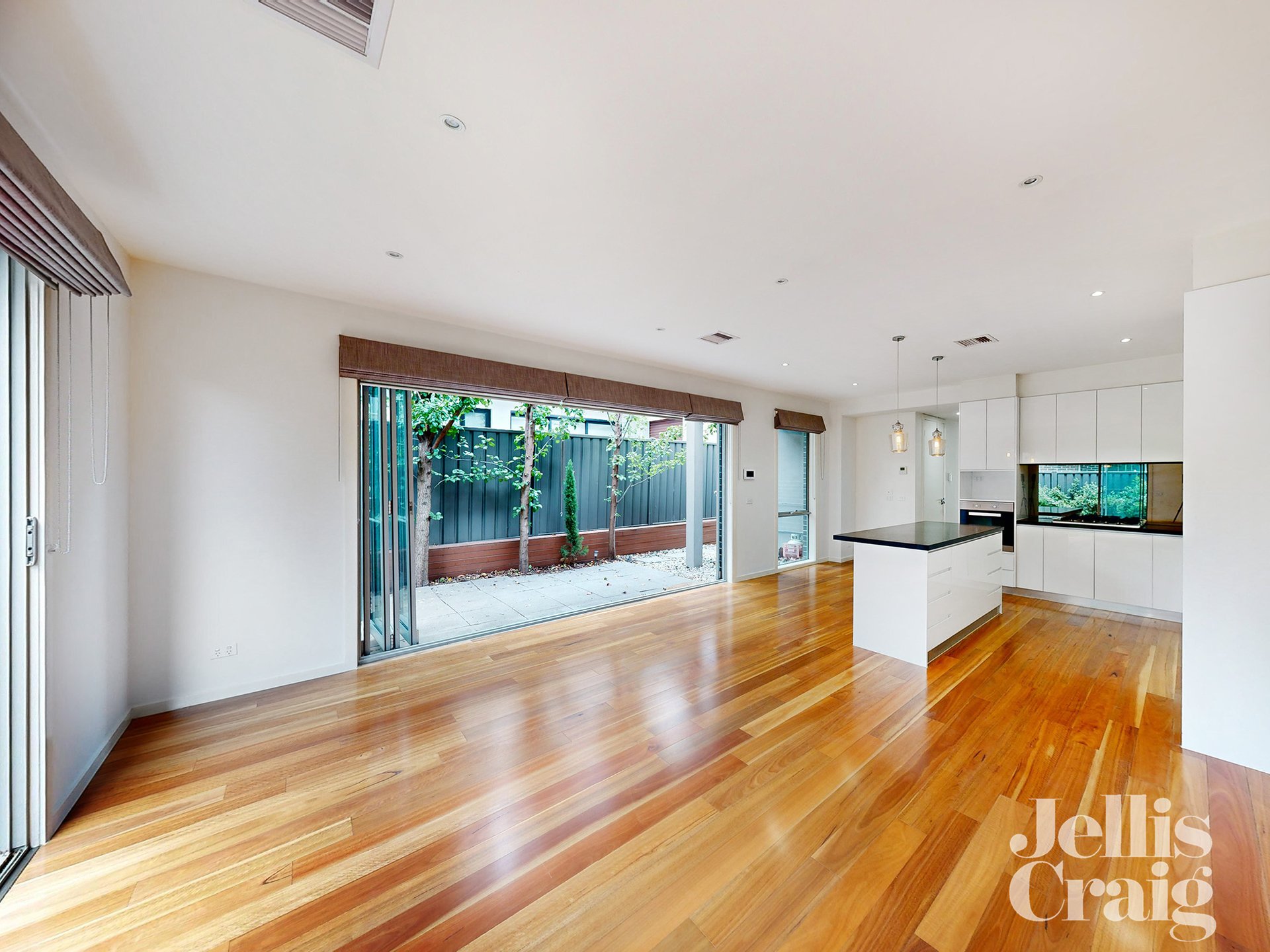 6 Loch Crescent, Strathmore image 3
