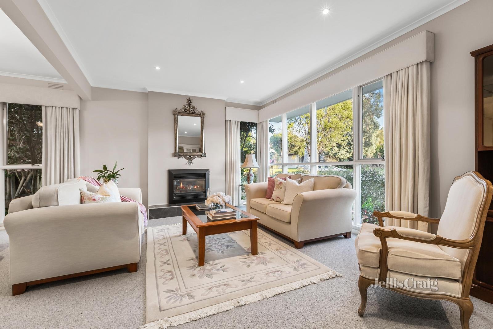 6 Loram Court, Glen Waverley image 2