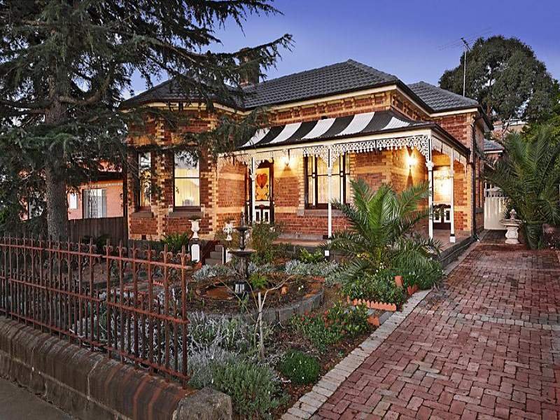 6 Lorraine Street, ESSENDON VIC 3040