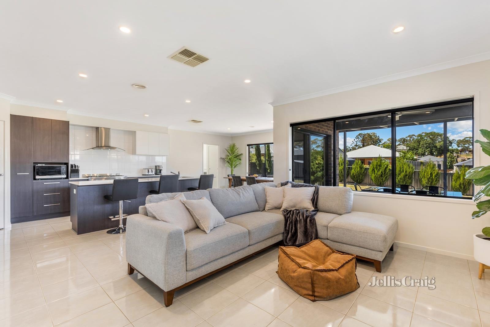 6 Lushington Rise, Mckenzie Hill image 3