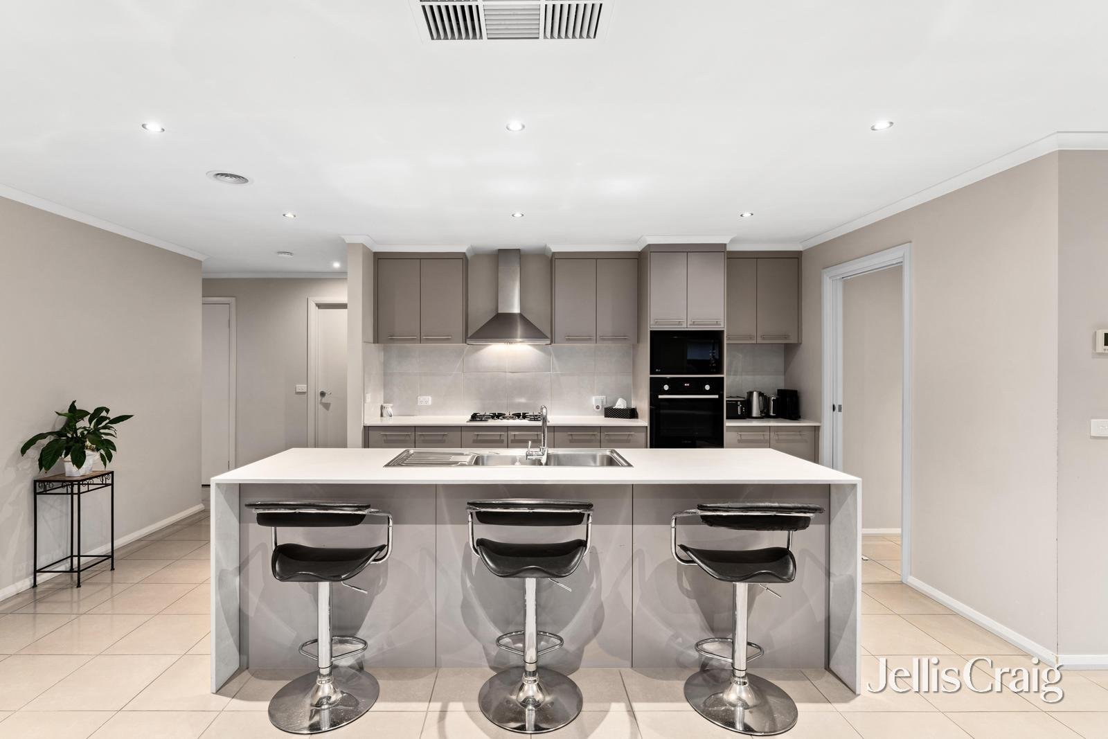 6 Luxford Street, Alfredton image 4