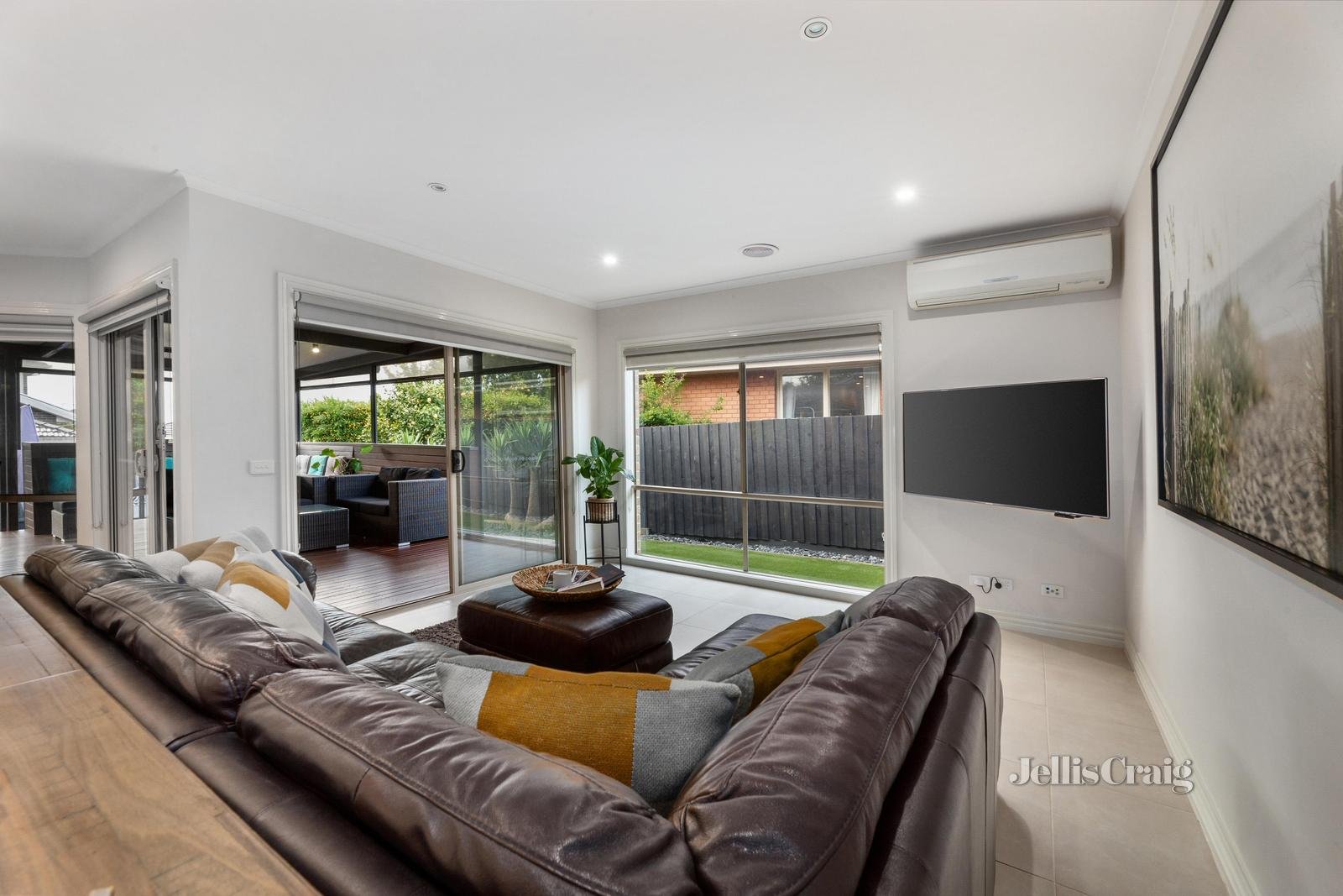 6 Magnolia Court, Glen Waverley image 2