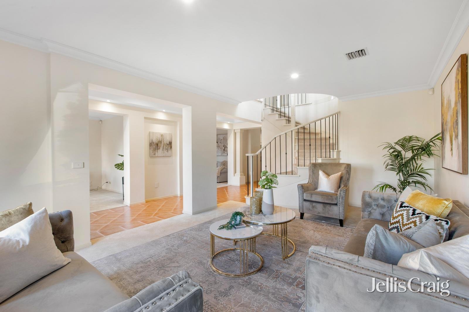 6 May Court, Glen Waverley image 2