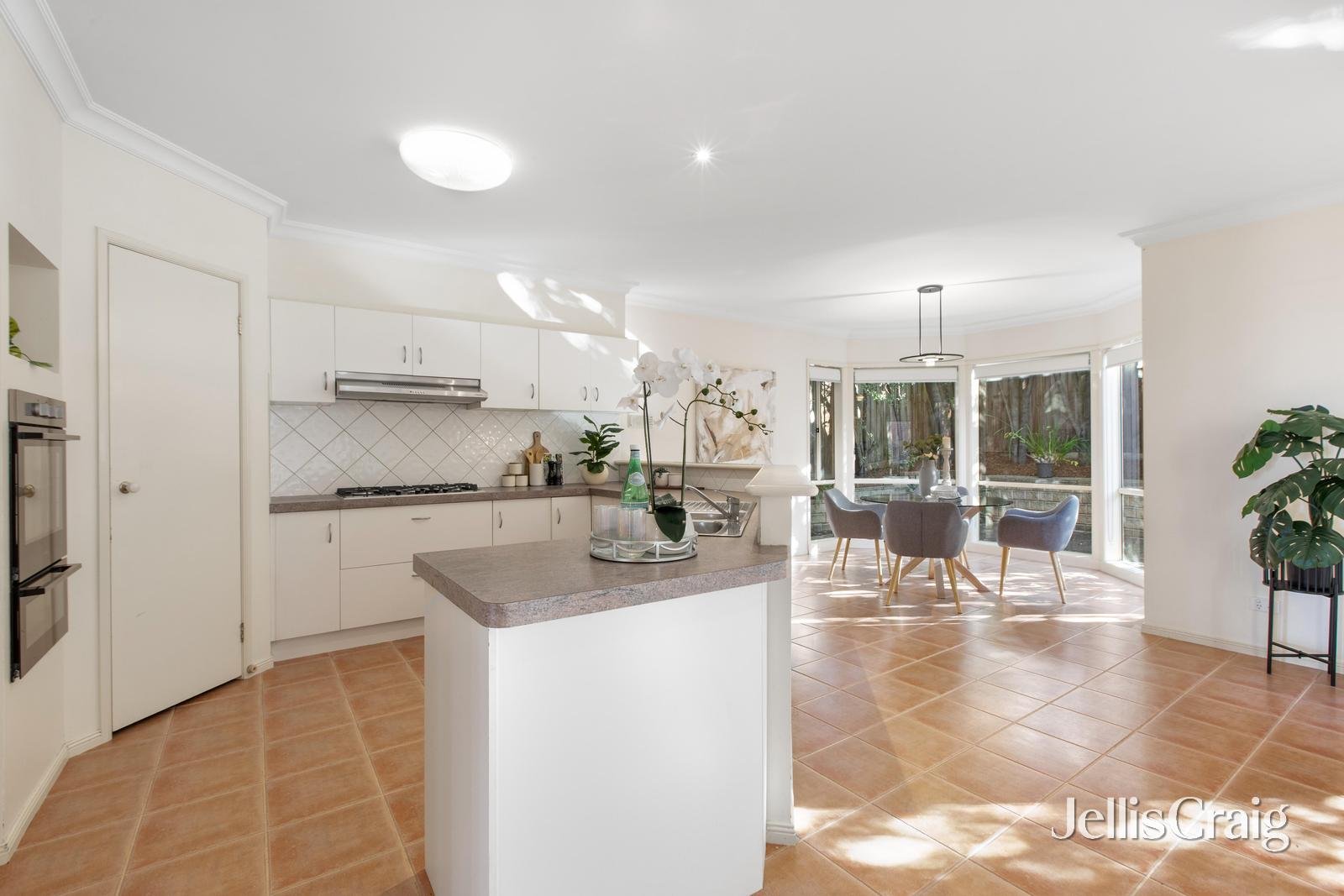 6 May Court, Glen Waverley image 4