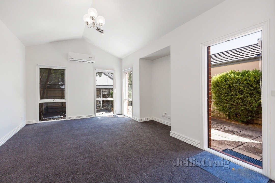 6 McGuire Crescent, Williamstown image 1