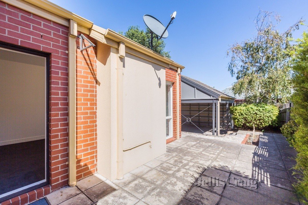 6 McGuire Crescent, Williamstown image 5