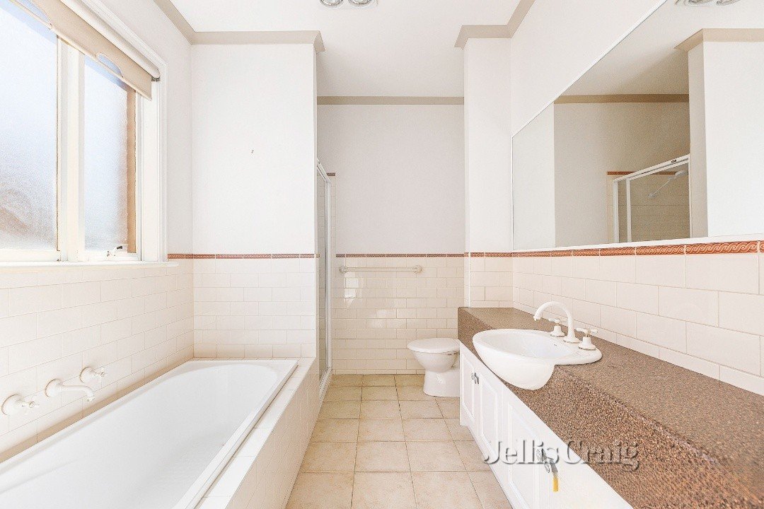 6 McGuire Crescent, Williamstown image 3