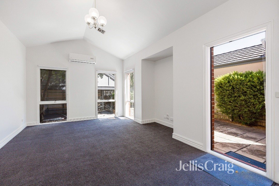 6 McGuire Crescent, Williamstown image 2