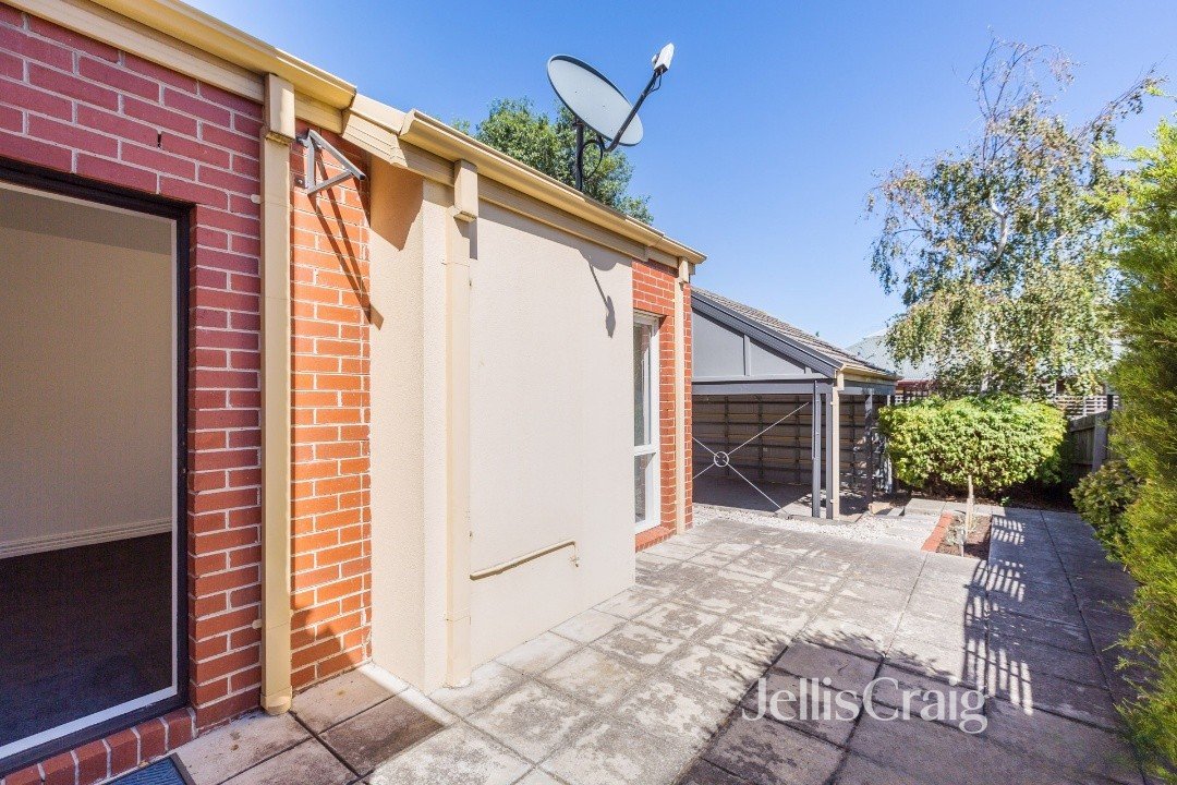 6 McGuire Crescent, Williamstown image 5